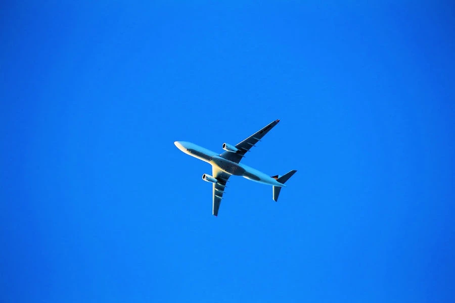 How do I talk to real person at Qantas Airways?